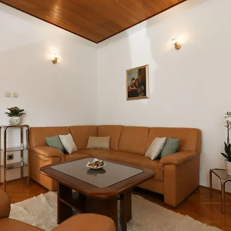 Appartement Josip Postira