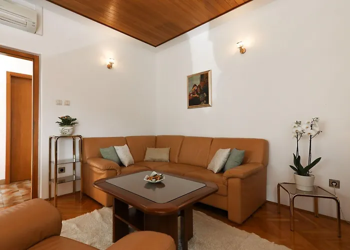 アパート Josip ポスティレ